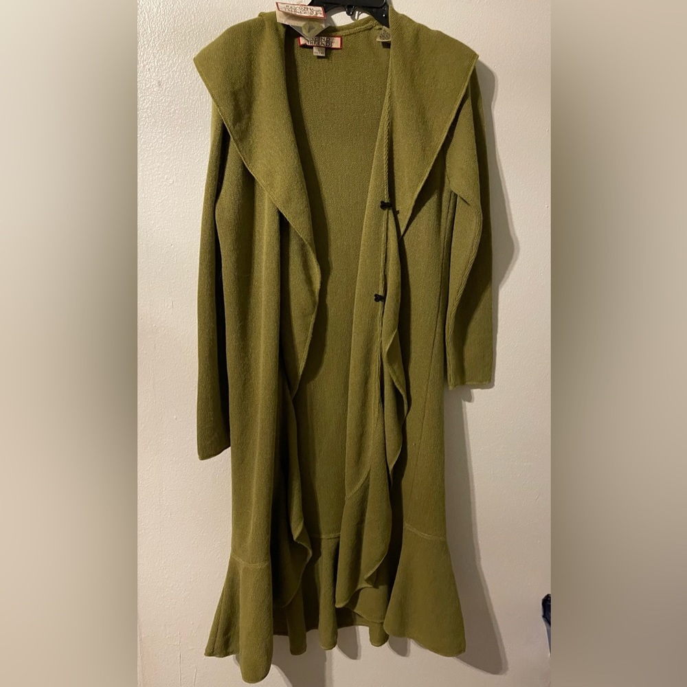 Beyond Threads Ruffel Shawl - Green Size Large
